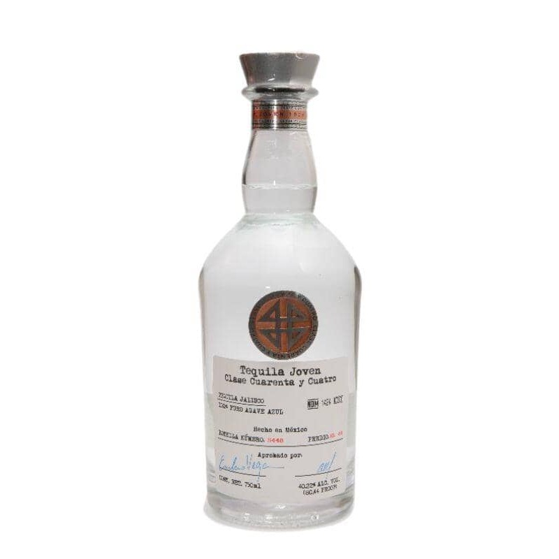 Clase Cuarenta y Cuatro Tequila Joven 750mL